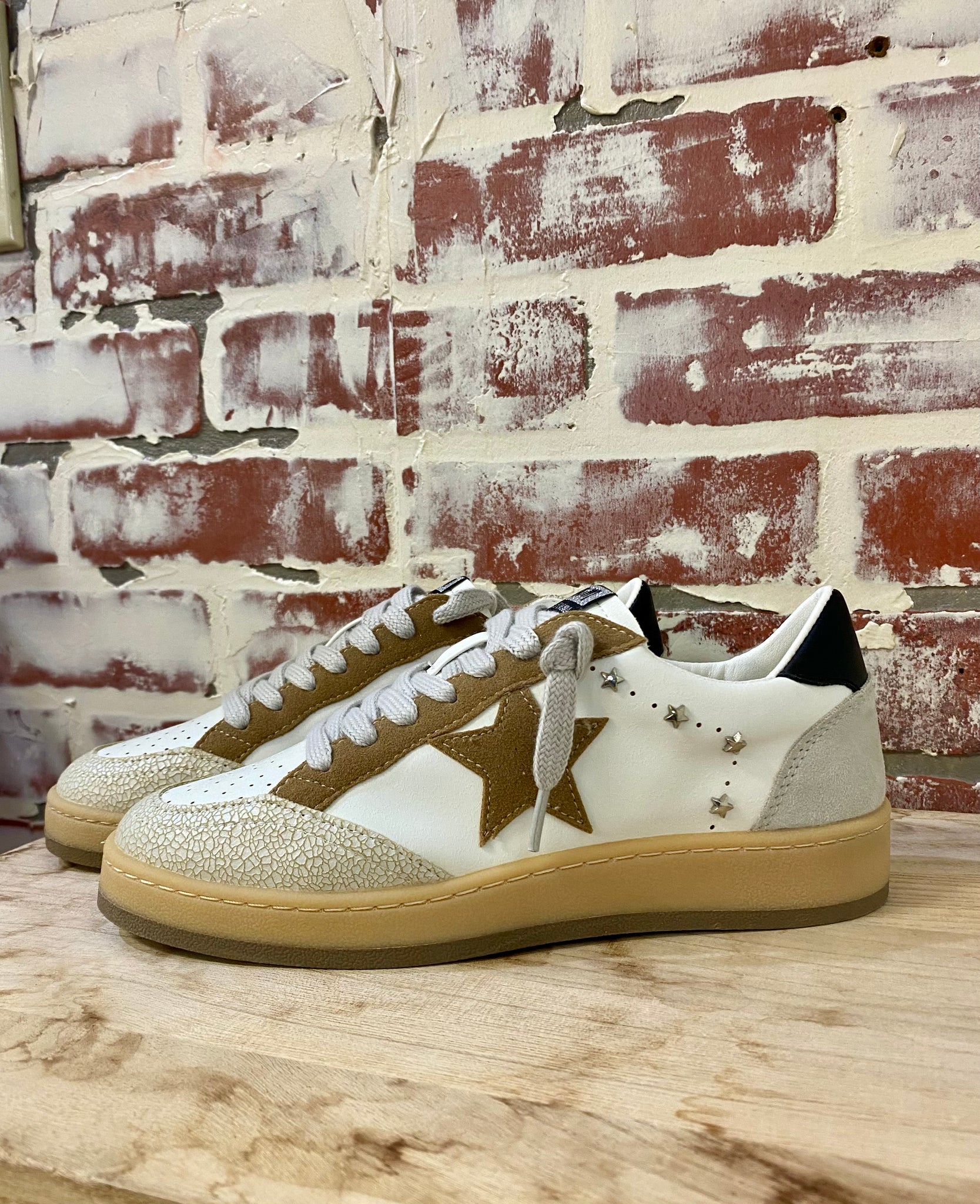 Mi.iM Avery Sneaker-White with Khaki Star